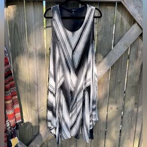 Simply Vera Wang Handkerchief Hemline Artsy Textured Pattern Midi Dress